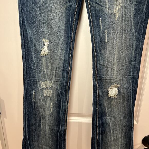 Almost Famous Denim Jeans Skinny Women’s Size 1 Blue Distressed Raw Hem - Picture 3 of 8